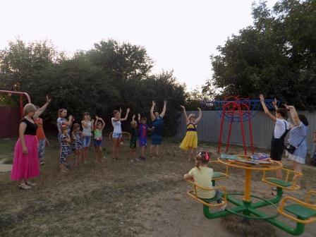 В Ловлинской отметили День флага России