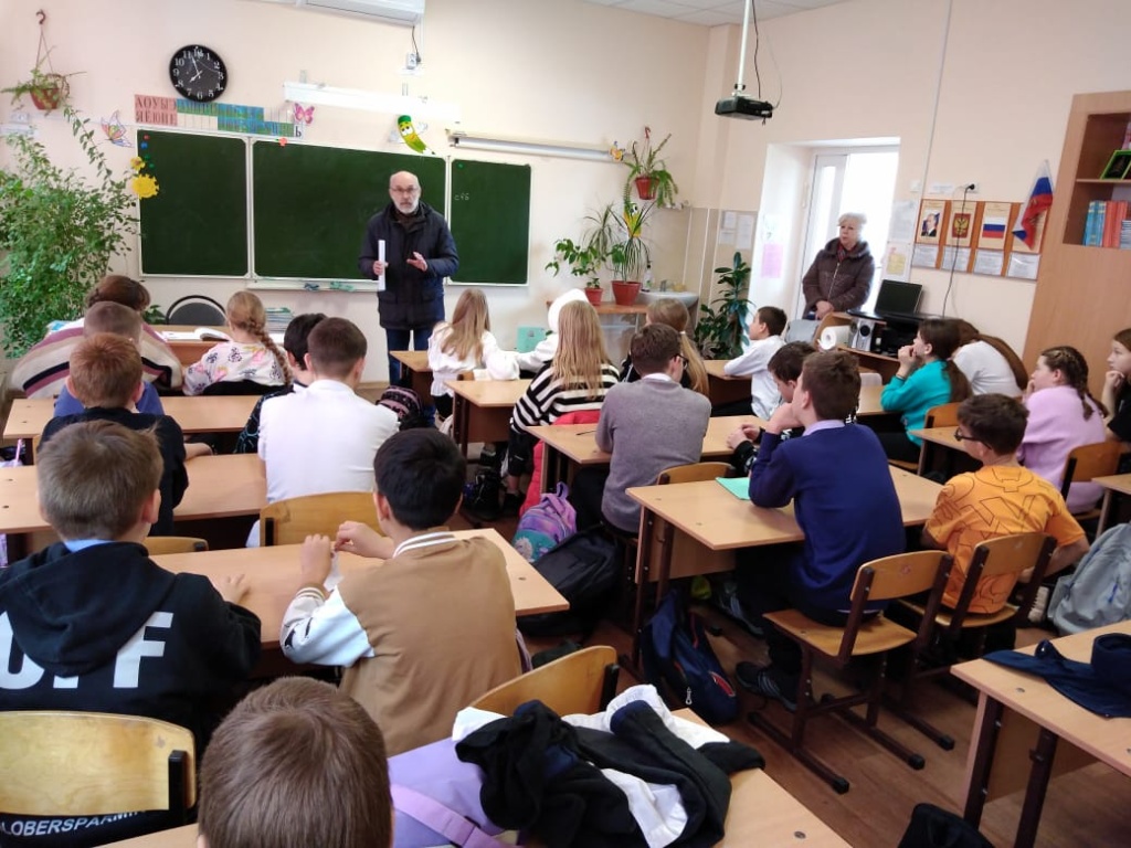 Урок мужества для учащихся ловлинской школы провели сотрудники архива