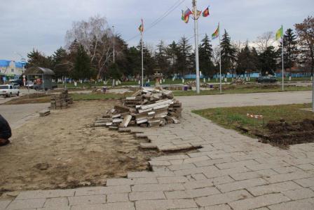 В Тбилисском районе реконструируют главную площадь
