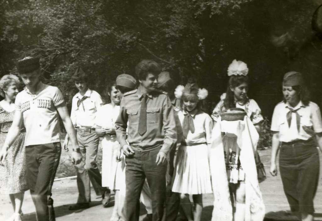1985 год. Космонавт В.Д. Зудов в пионерском легере Ласточка 