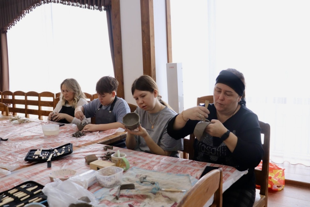 Мастер-класс по лепке из глины прошел успешно