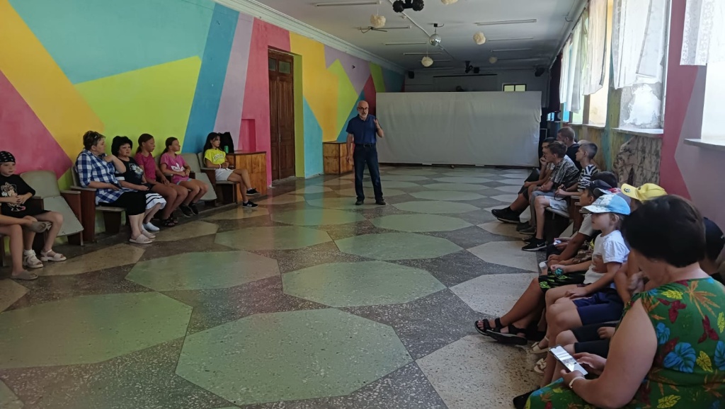 Сотрудники муниципального архива провели беседу со школьниками