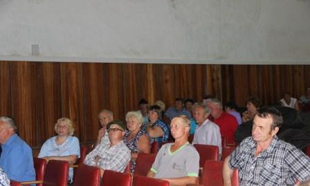 Жителям Нововладимирского поселения предложили создать молочный кооператив