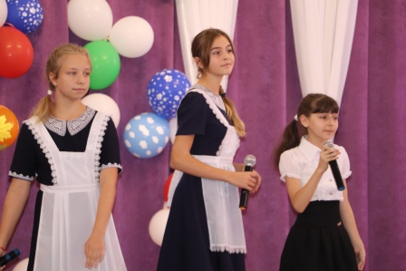 Ученики шестой и второй школ подготовили праздник для учителей