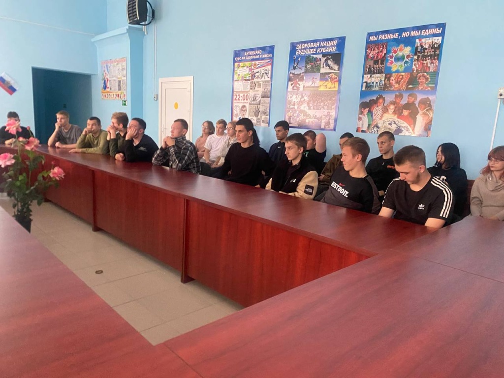 В трёх общеобразовательных учреждениях Тбилисского района прошли показы итогового видеоролика, посвящённого сотнику Андрею Гречишкину В трёх общеобразовательных учреждениях Тбилисского района прошли показы итогового видеоролика, посвящённого сотнику Андрею Гречишкину