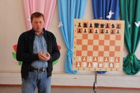 Ученики второй школы станицы Тбилисской получили наборы для игры в шахматы