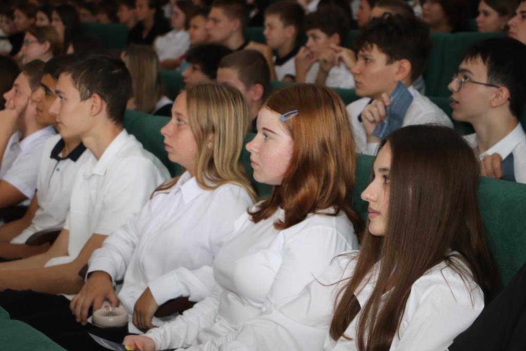Школьникам Тбилисской рассказали, как не стать жертвой мошенников
