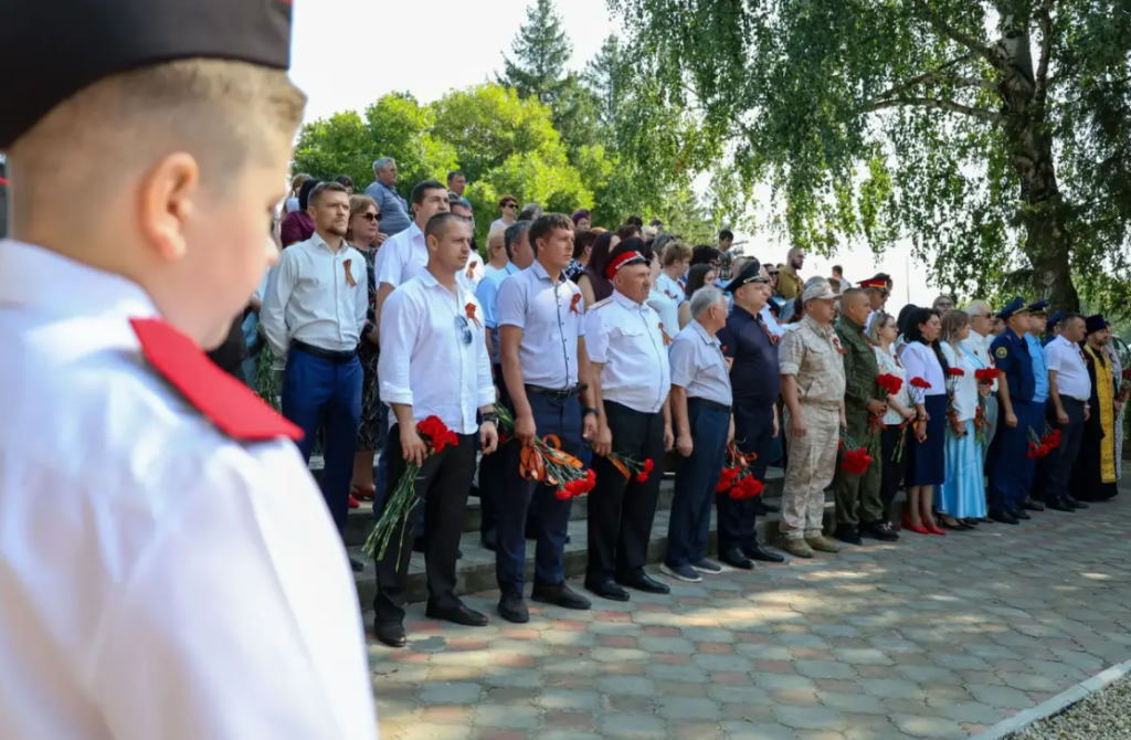 Аллею Героев СВО открыли в хуторе Марьинском Аллею Героев СВО открыли в хуторе Марьинском