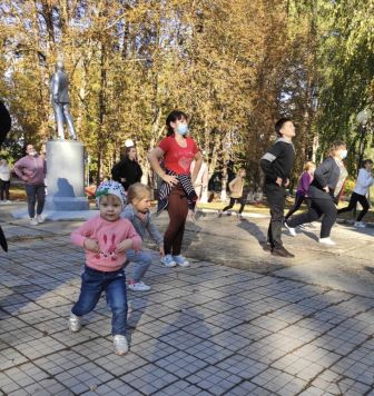 Молодые депутаты присоединились к массовой зарядке