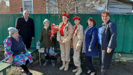 Труженикам тыла вручают медали в честь 75-летия Победы