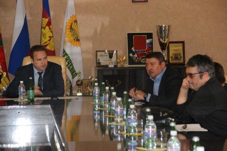 Евгений Ильин встретился с сельхозпроизводителями Тбилисского района