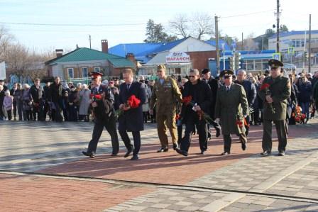 В Тбилисской в День Героев Отчества возложили цветы на мемориальном комплексе