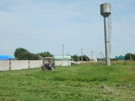 В Тбилисской продолжают скашивать сорную растительность