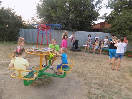 В Ловлинской отметили День флага России