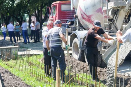 Идет реконструкция сквера на пересечении улиц Первомайской и Красной