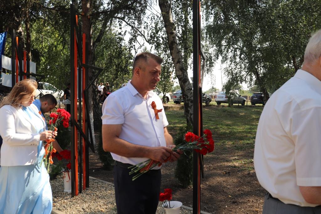 Аллею Героев СВО открыли в хуторе Марьинском Аллею Героев СВО открыли в хуторе Марьинском
