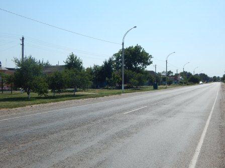 В Тбилисской на игровых площадках покосили траву