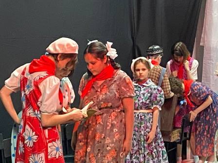 Центр эстетического воспитания детей «ТЮЗ» открыл конкурс-фестиваль детского творчества «Белая акация»