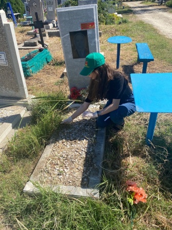 В Тбилисском районе добровольцы привели в порядок могилы участников Великой Отечественной войны