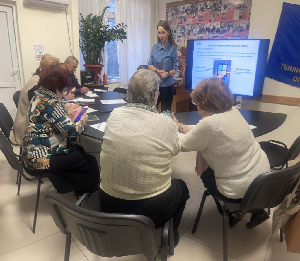 Обучение ветеранов по проекту "Смартфон для всех" Обучение ветеранов по проекту "Смартфон для всех"