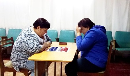 В клубе «Успех» прошел турнир по шашкам