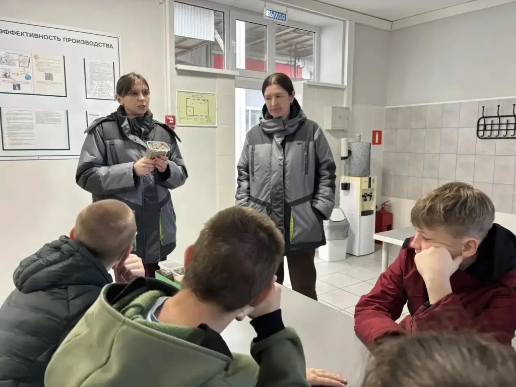 Для школьников провели экскурсию на предприятии по переработке семечек