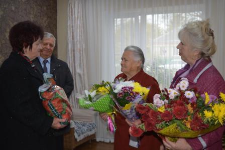 Жительницу хутора Шевченко поздравили с 90-летним юбилеем
