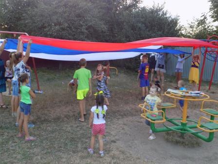 В Ловлинской отметили День флага России