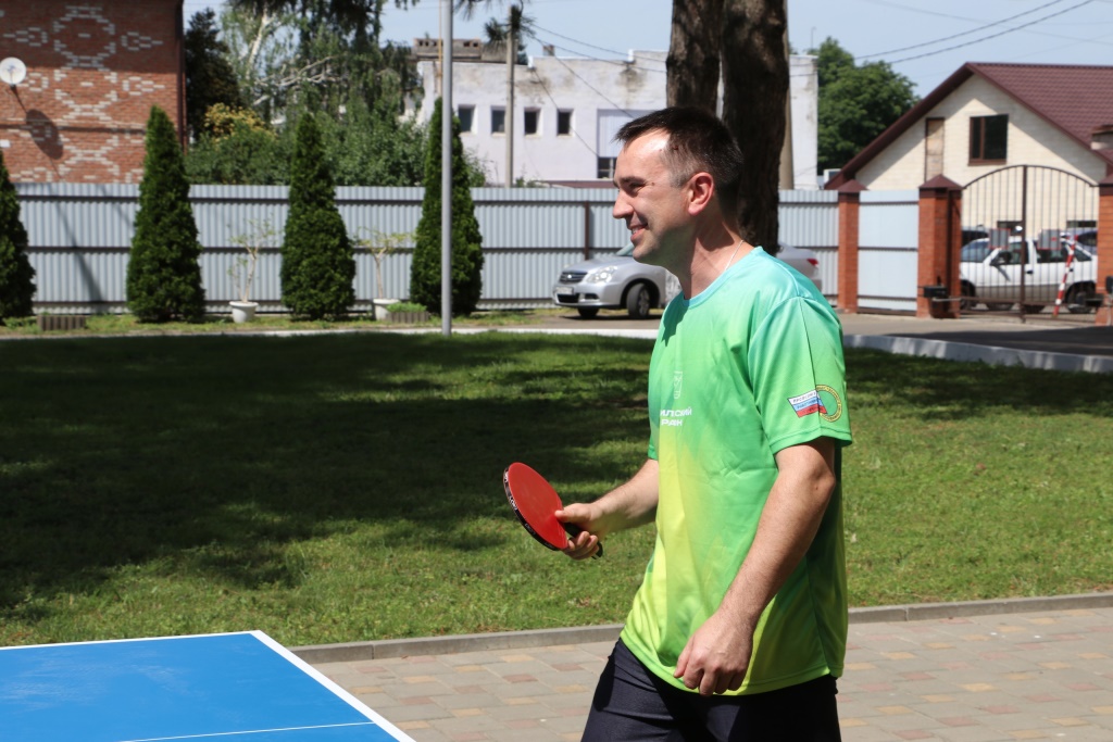 Приобретен и установлен теннисный стол