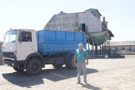 Крестьянско-фермерские хозяйства Тбилисского района убирают озимую пшеницу