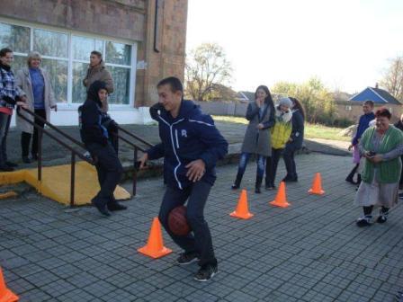 Весело и интересно проходят дни ловлинских ребят