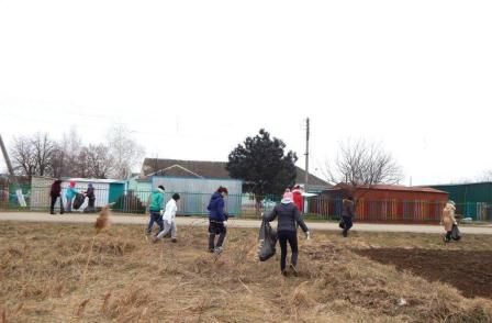 В станице Тбилисской продолжаются субботники
