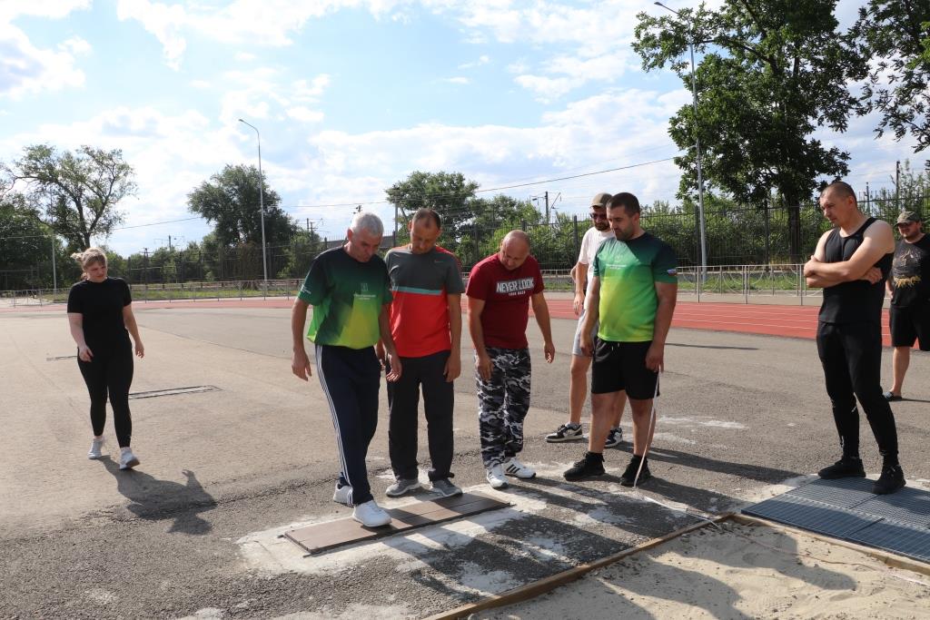 Тренировка по лёгкой атлетике, бегу и прыжкам в длину