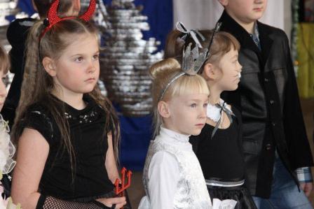 Глава Тбилисского района поздравил детей на елке