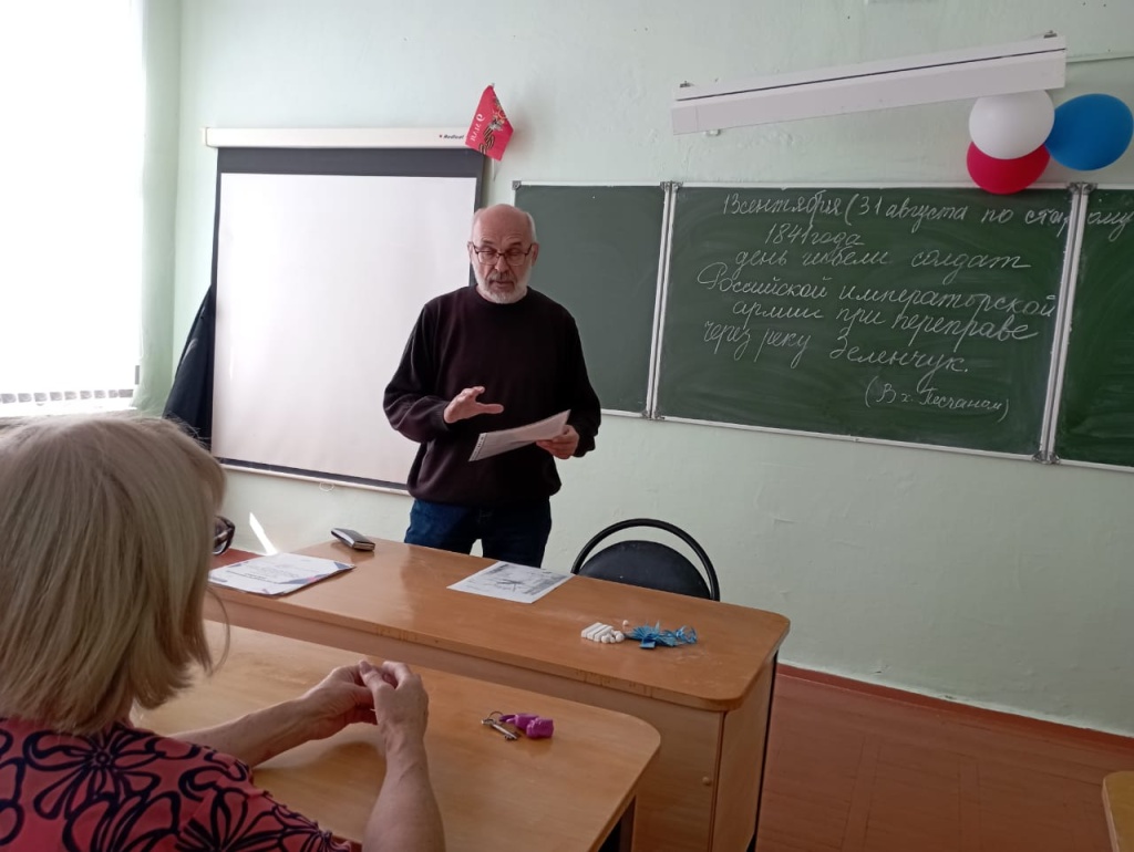 Сотрудник муниципального архива провел урок для казачат