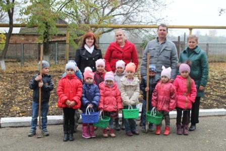 Дошколята выращивают саженцы каштана