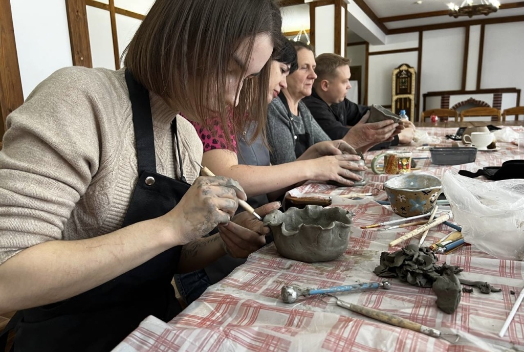 Женщины Профсоюза снова творчески воплотились в работе с глиной Женщины Профсоюза снова творчески воплотились в работе с глиной