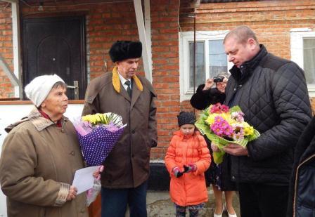 Жительницу хутора Северин поздравили с 90-летием