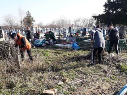 В Тбилисском районе продолжаются субботники