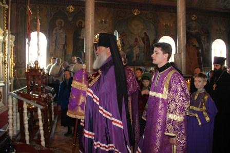 Преосвященнейший Стефан провел службу в Свято-Покровском храме станицы Тбилисской