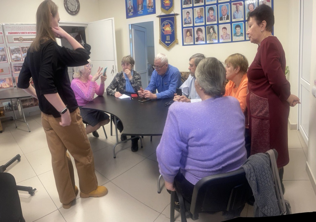 Четвертая группа пенсионеров завершила обучение мобильной грамотности