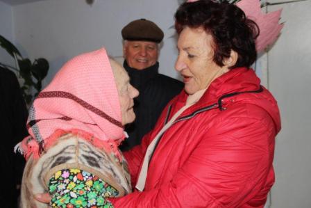 В Тбилисском районе участниц Великой Отечественной войны поздравили с Днем матери